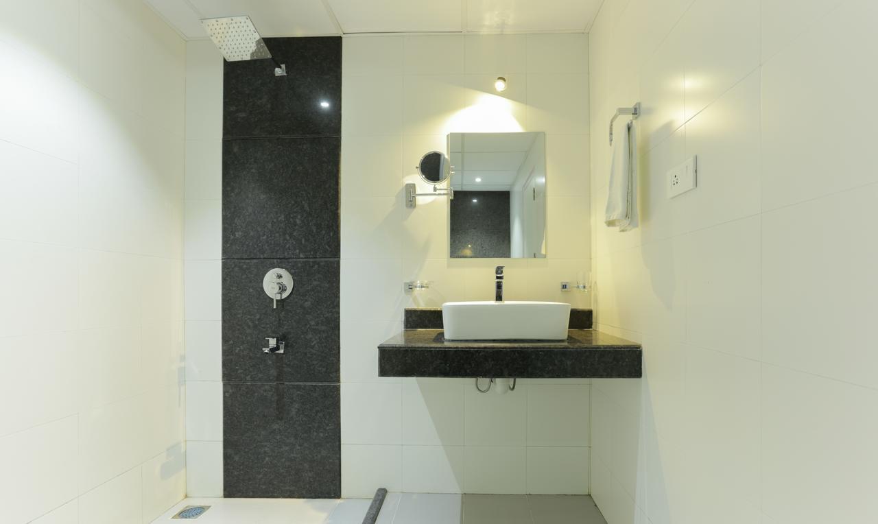 Hotel Crown Suites Kochi Luaran gambar